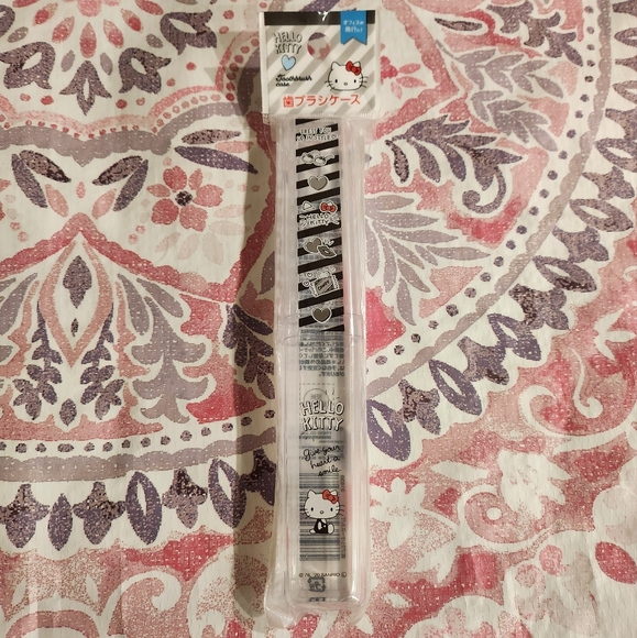 4 Piece Sanrio Hello Kitty 1 Toothbrush case holder 3 Kids Toothbrushes Soft NWT - Picture 2 of 9